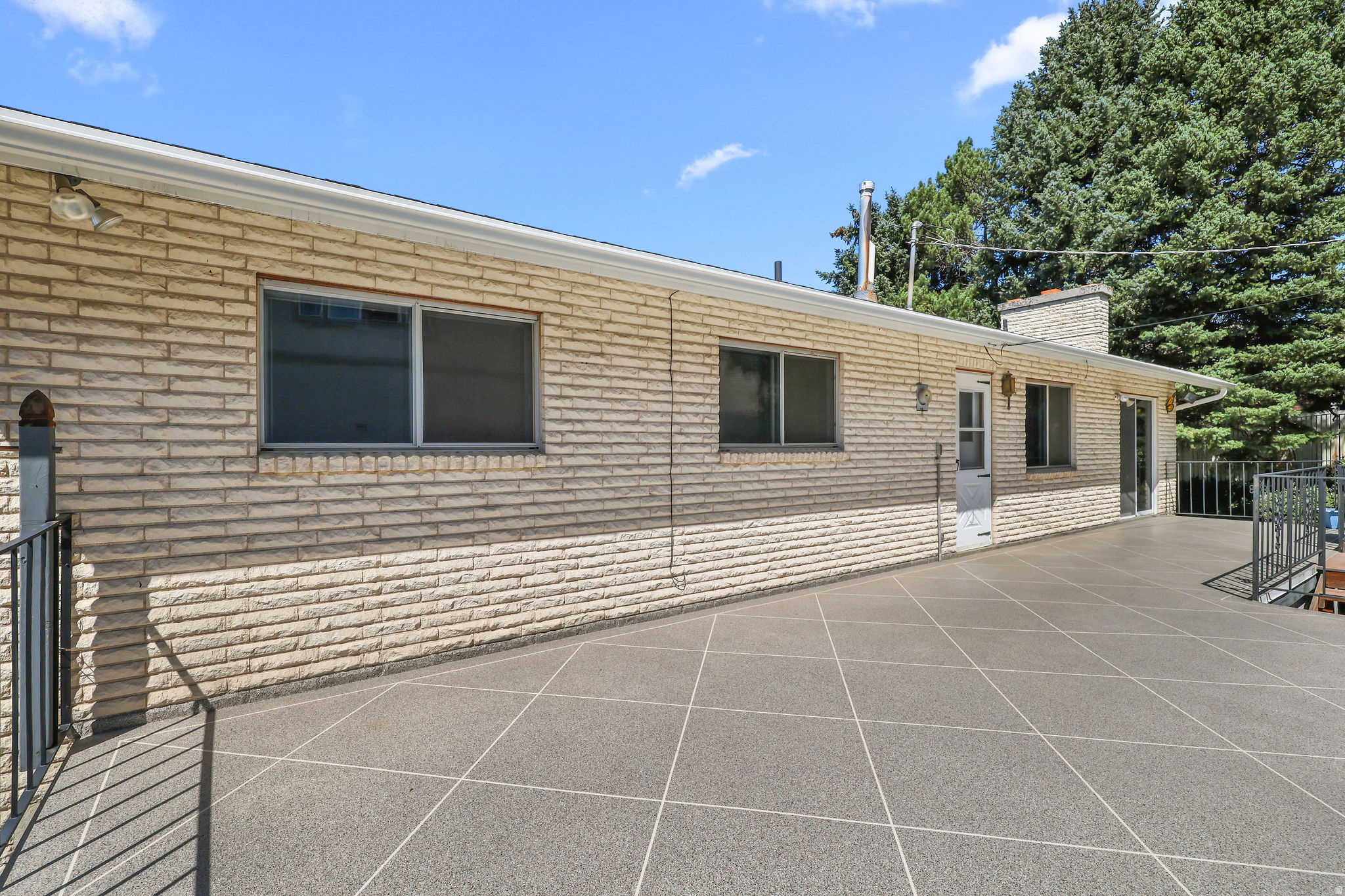 main property photo 41