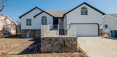 image of property with 6 Bed | 4 Bath | 3,976 Sqft
