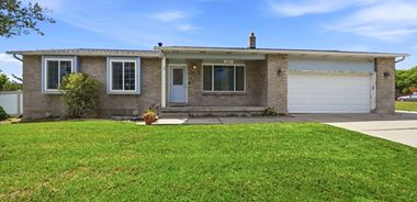 image of property with 5 Bed | 2 Bath | 2,520 Sqft