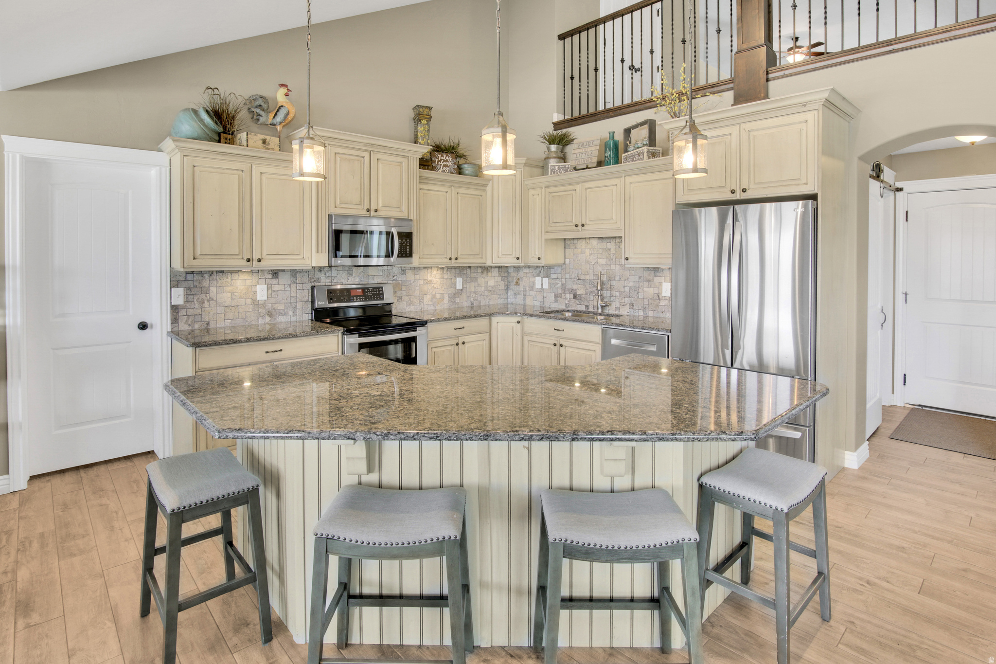 main property photo 18