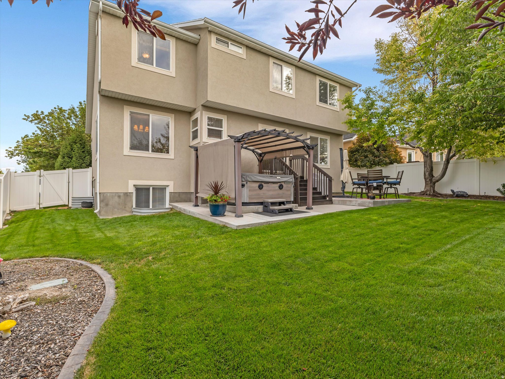 main property photo 25