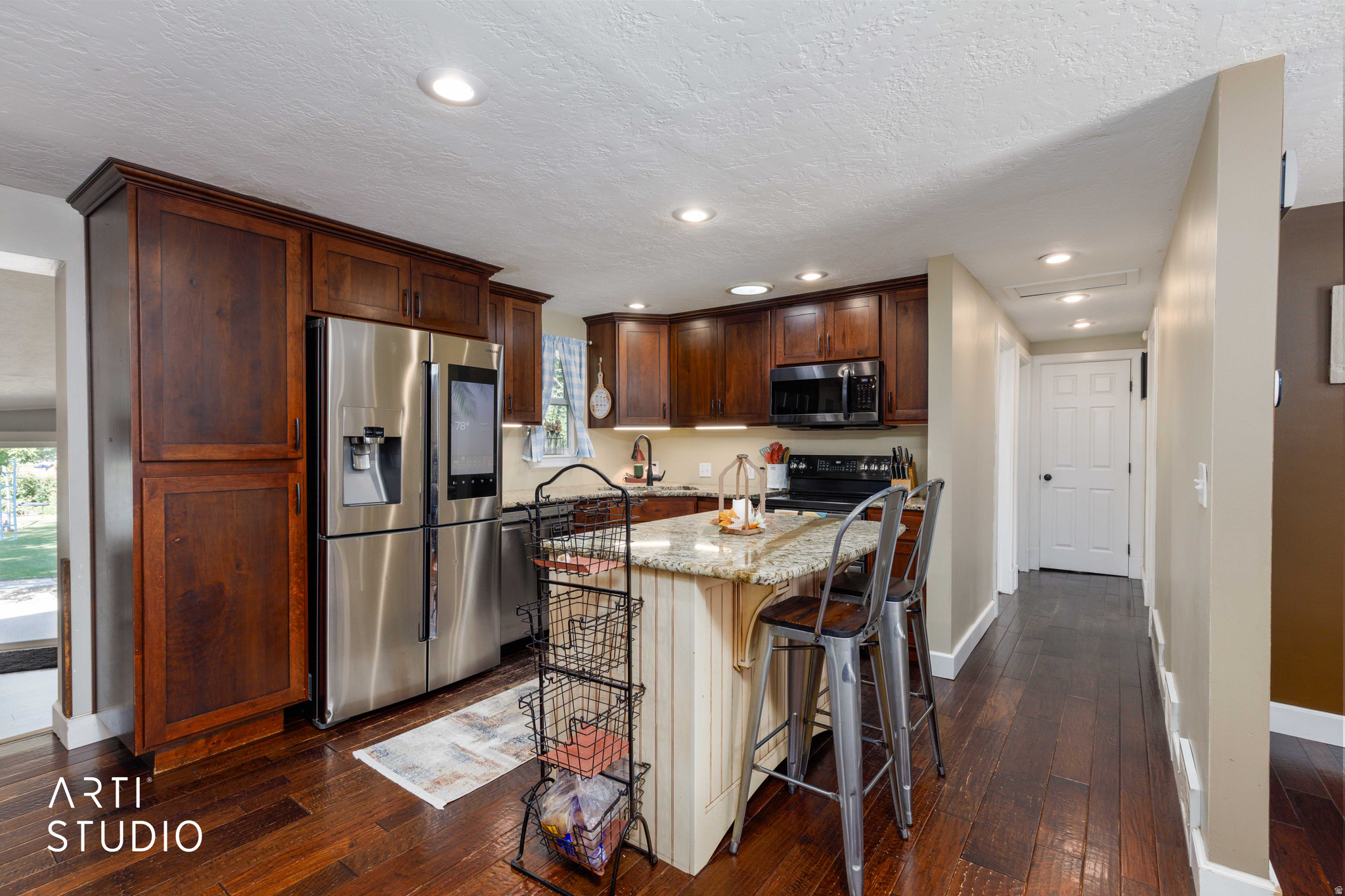 main property photo 9