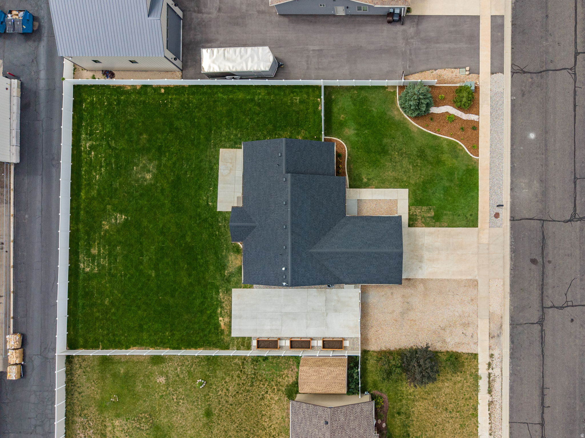 main property photo 40