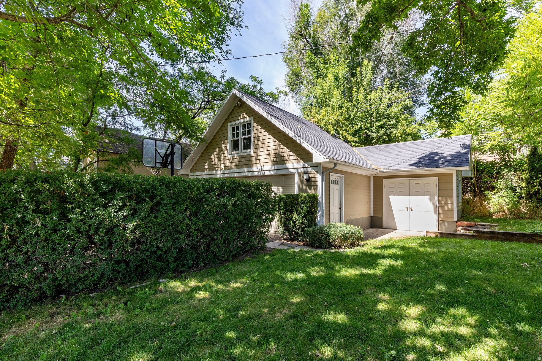 main property photo 33