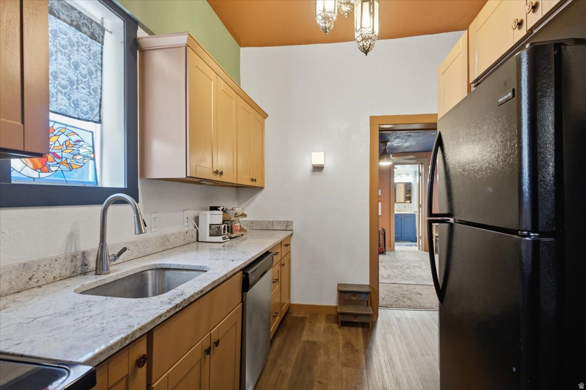 main property photo 9