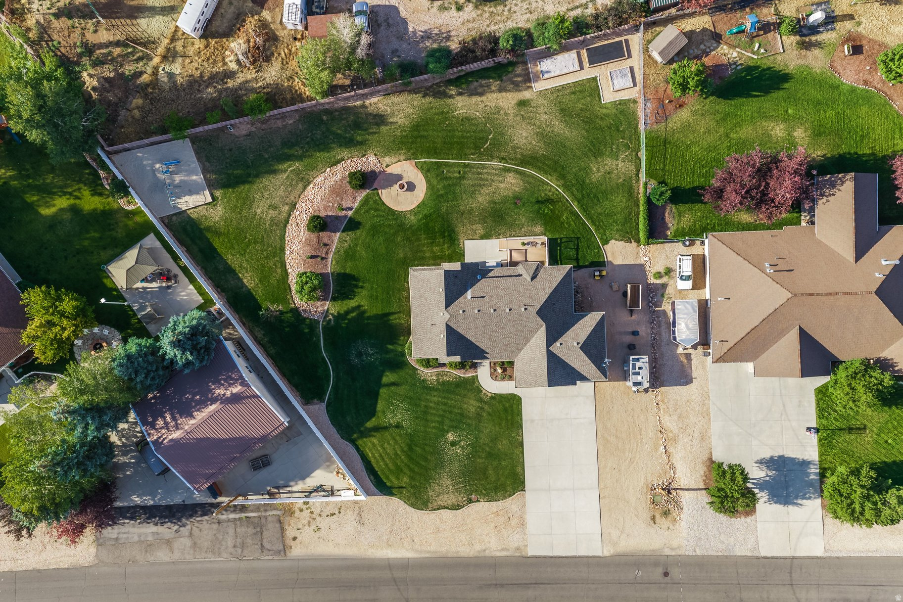 main property photo 32