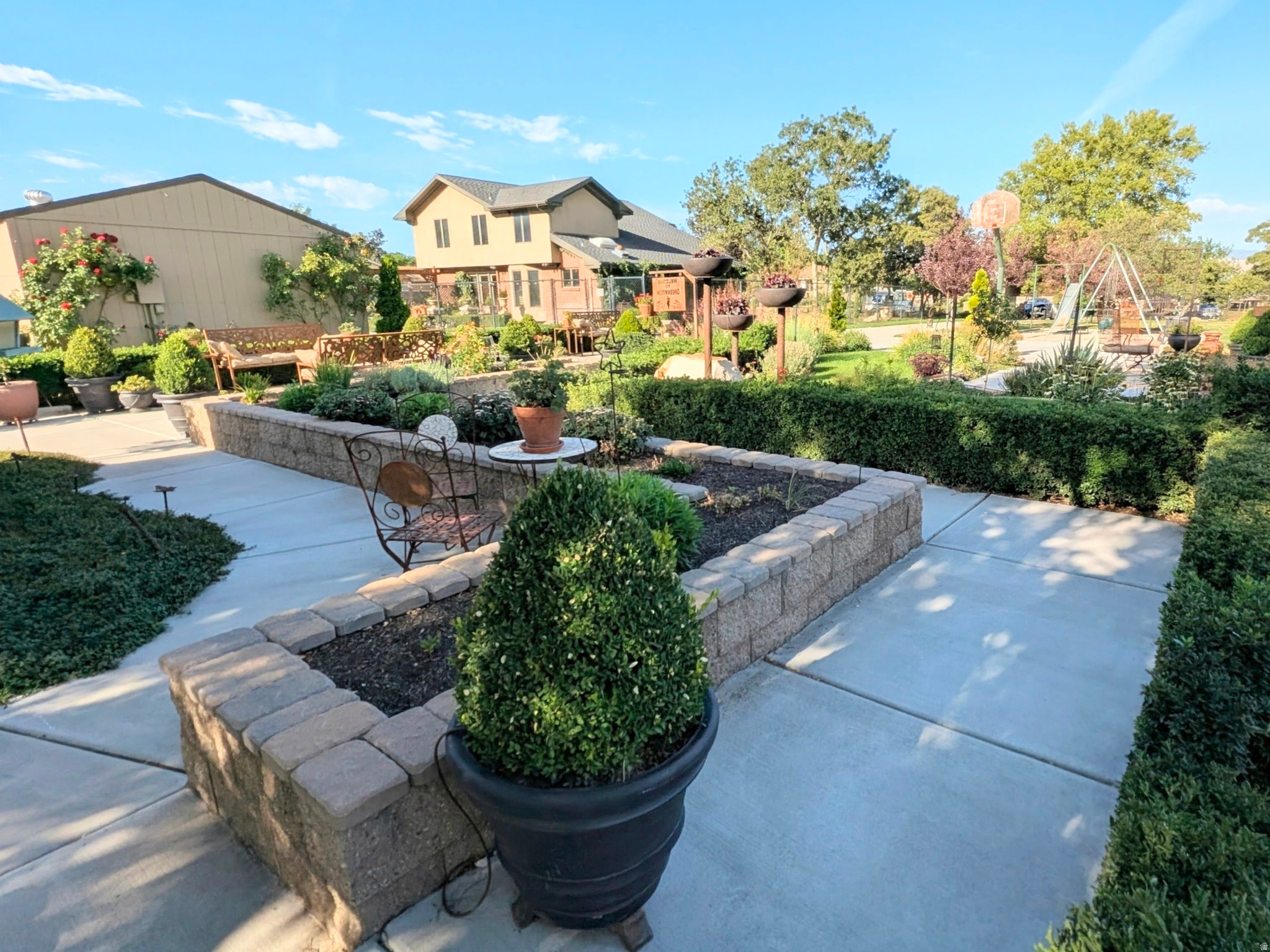 main property photo 30