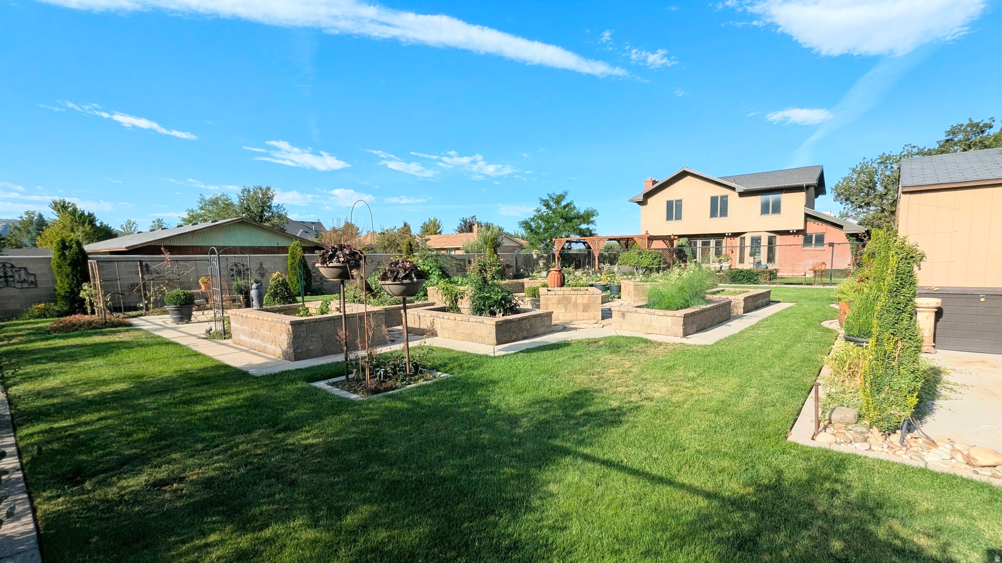 main property photo 33