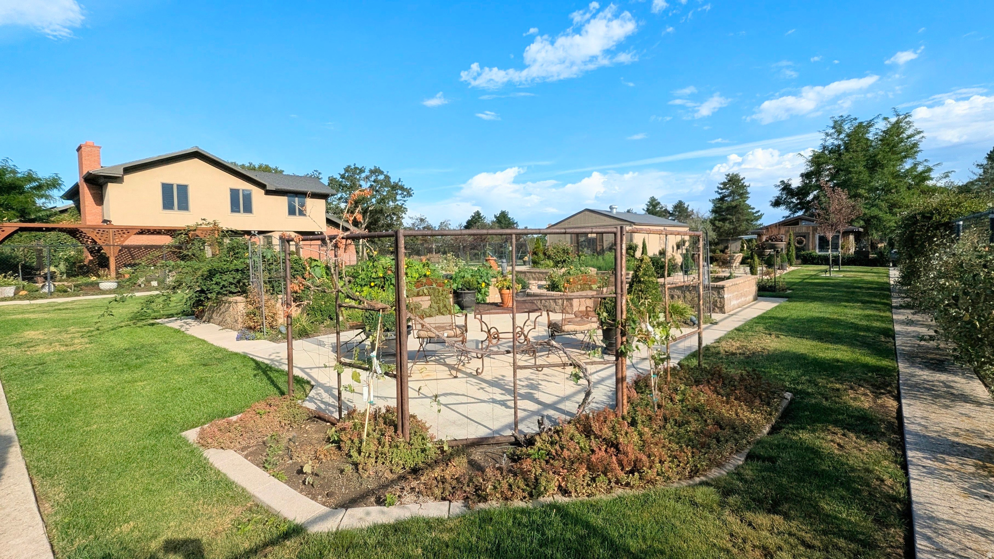 main property photo 35