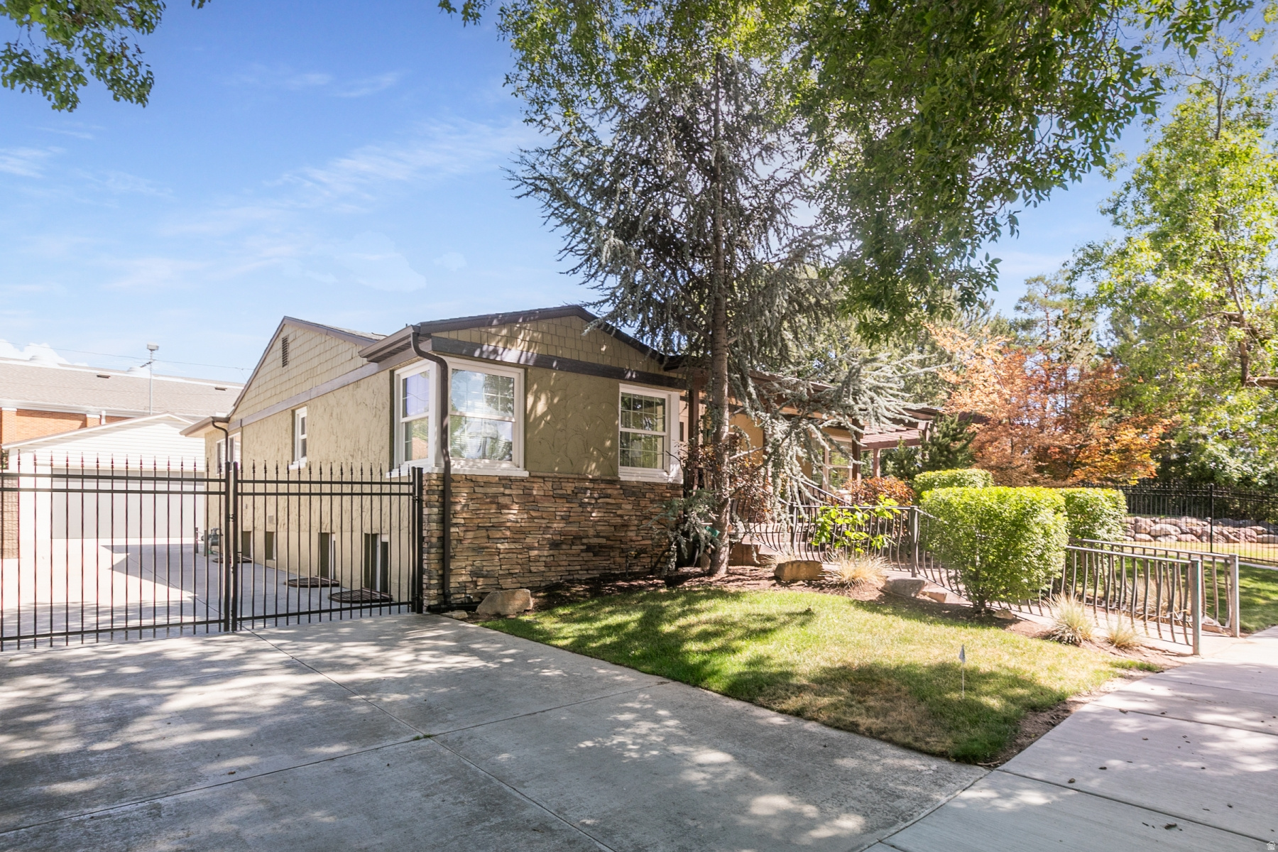 main property photo 45