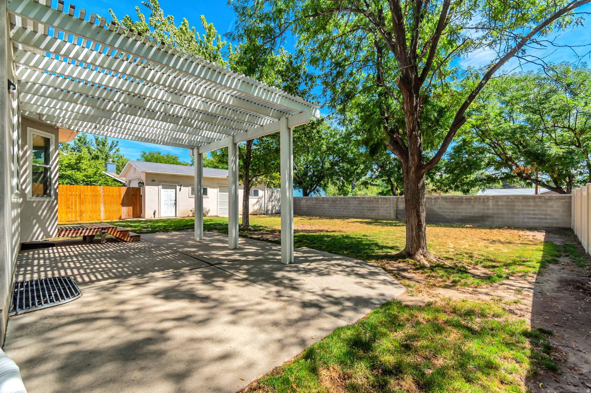 main property photo 38