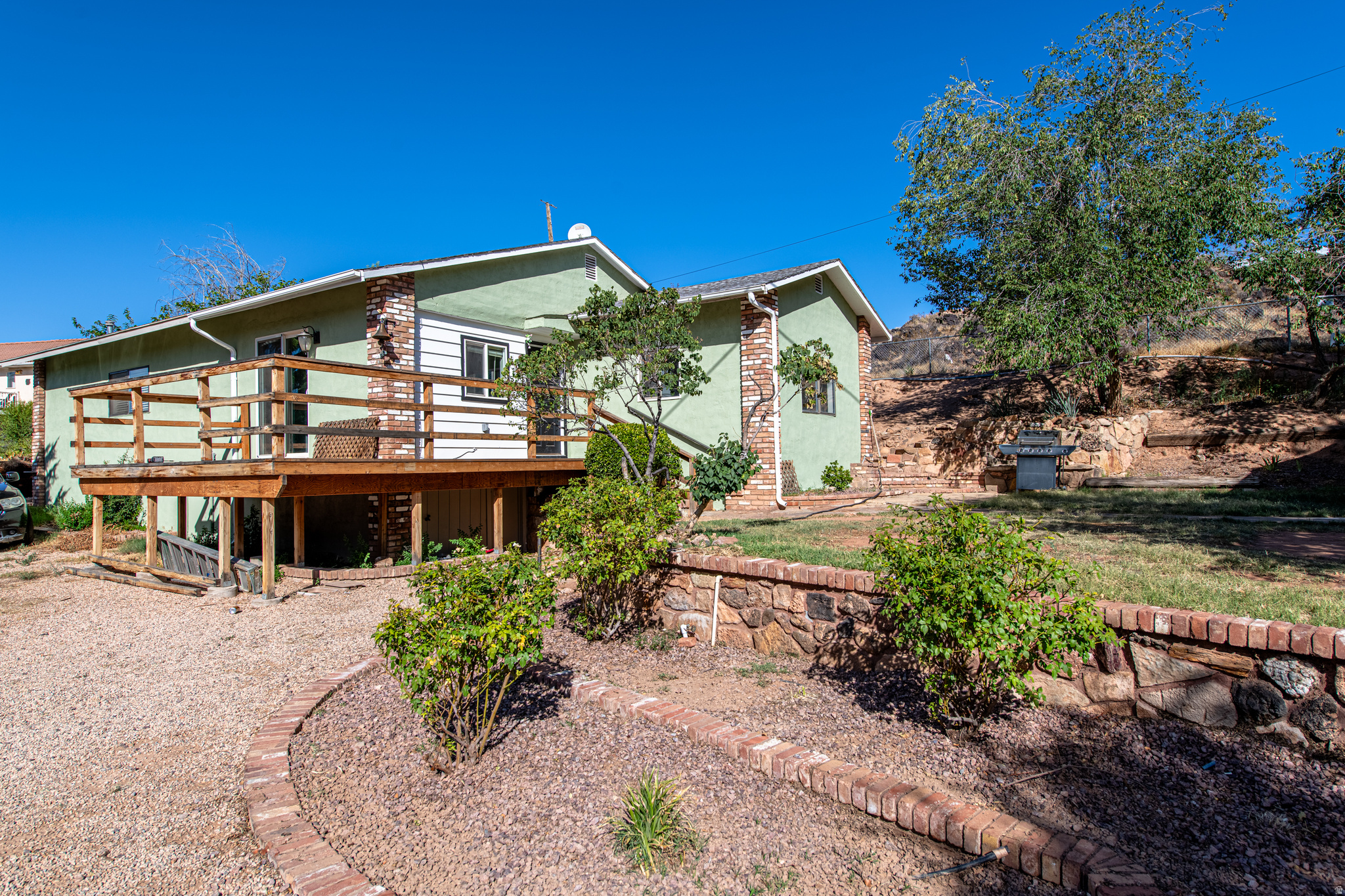 main property photo 23