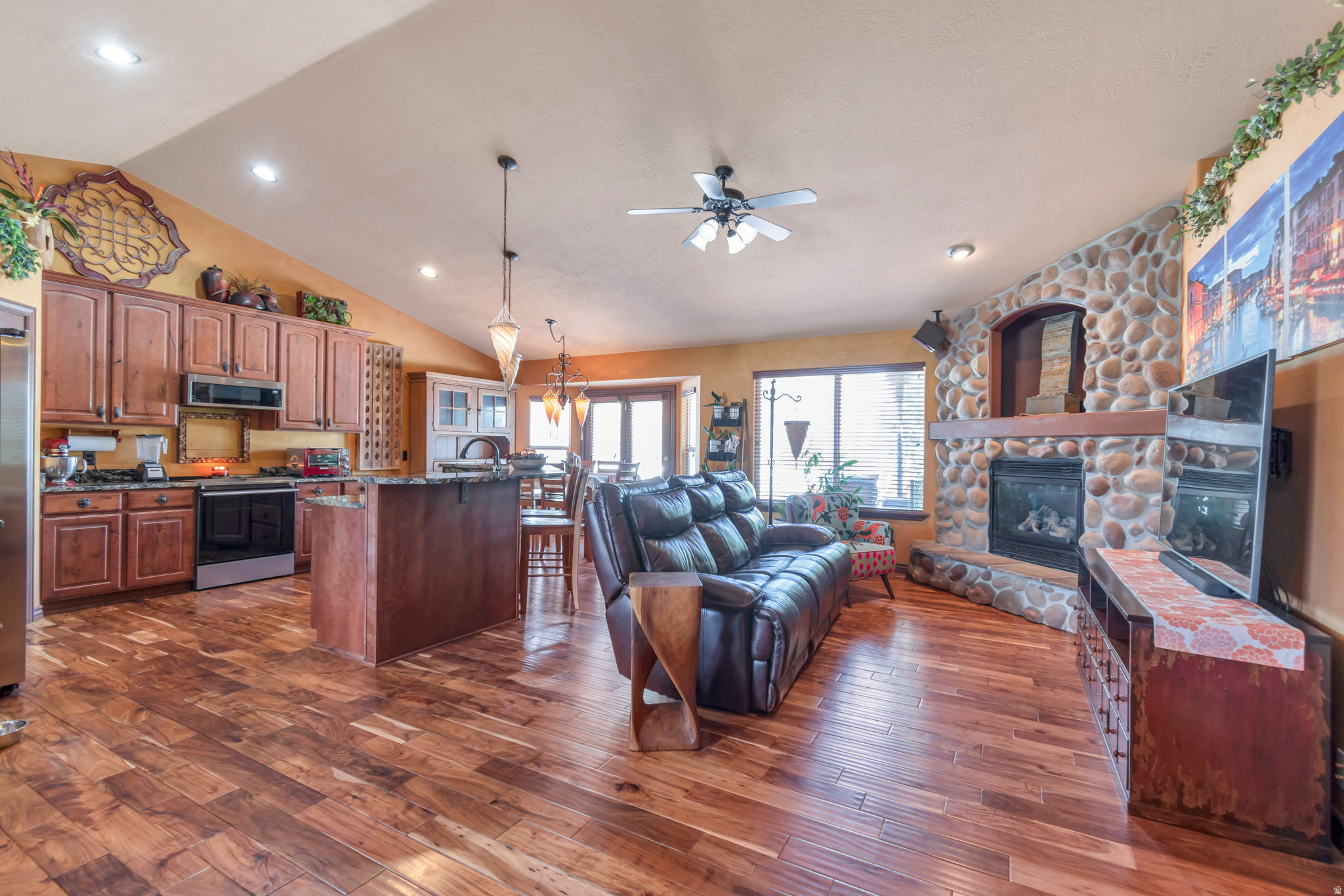 main property photo 8
