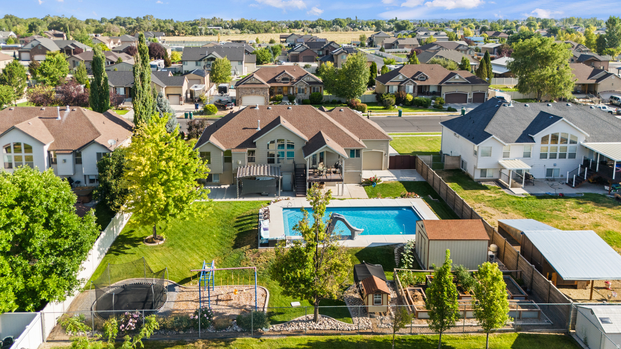 main property photo 33