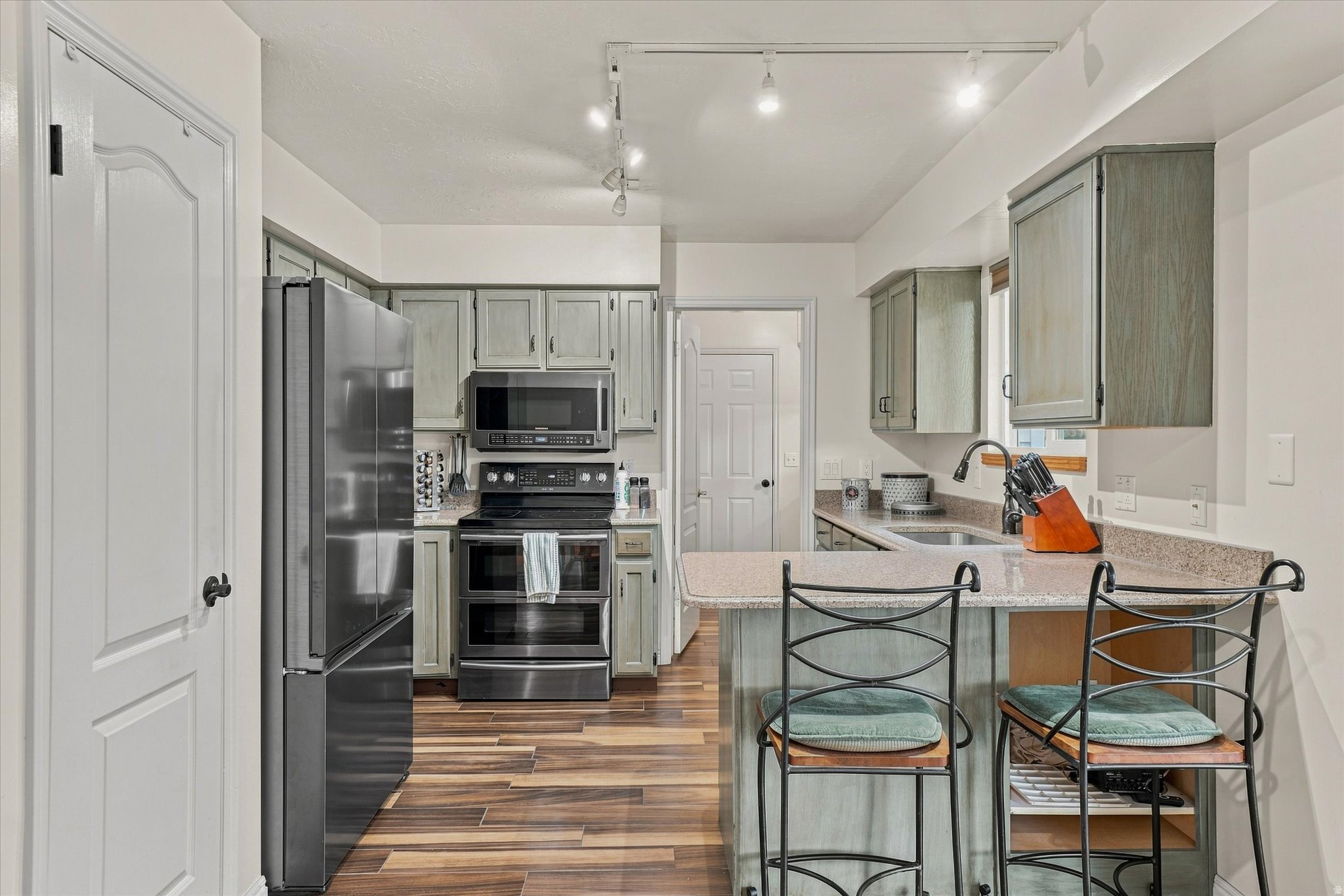 main property photo 9