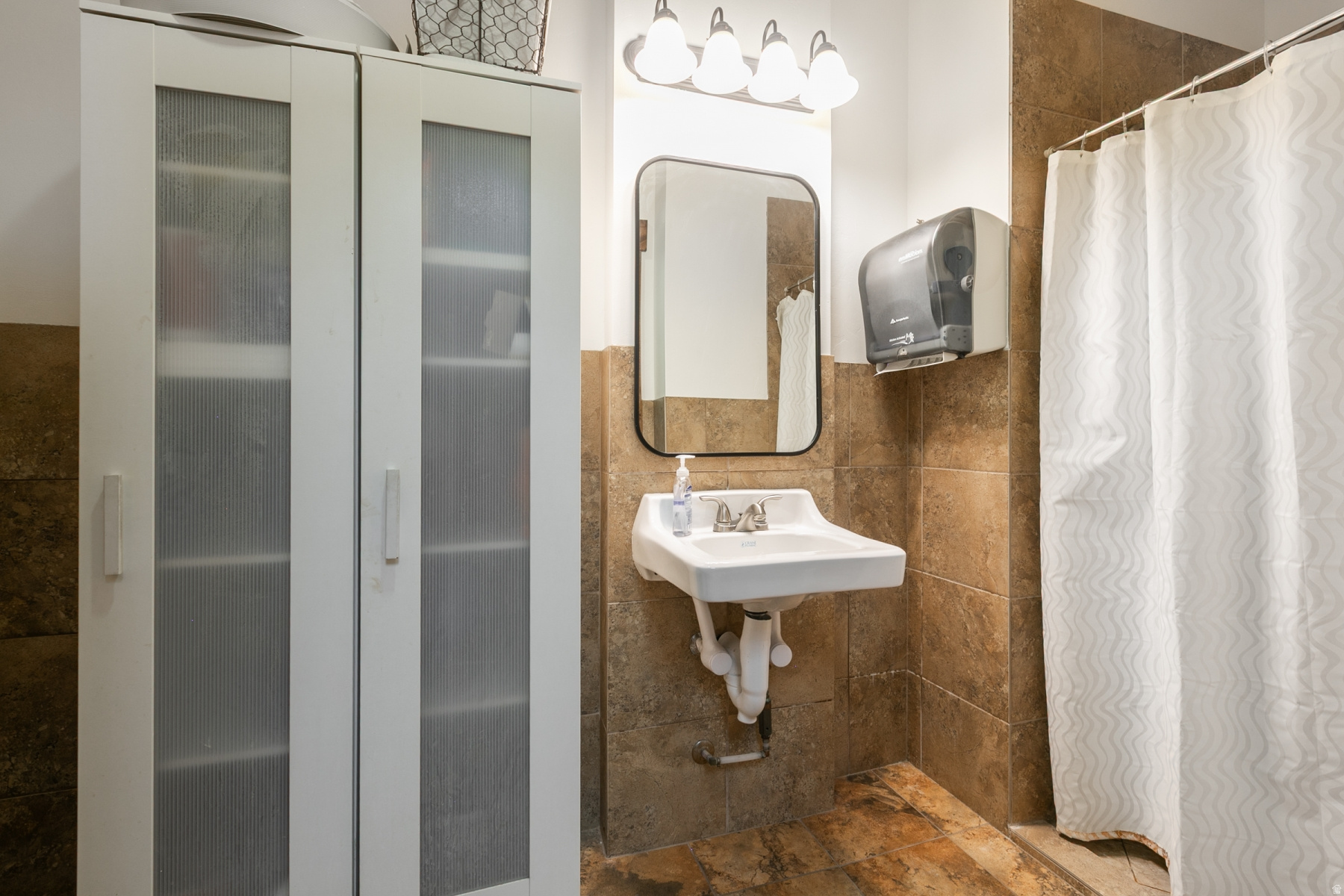 main property photo 77
