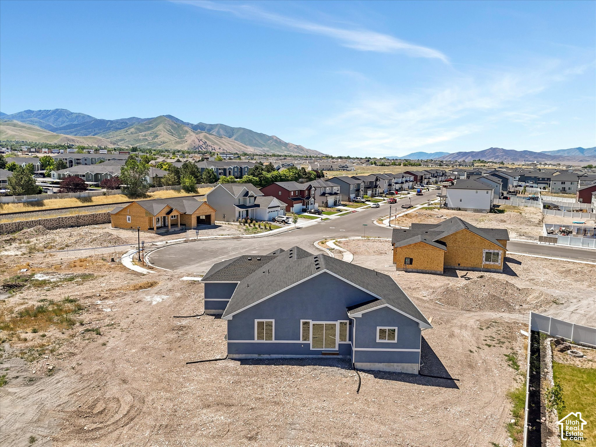 main property photo 33