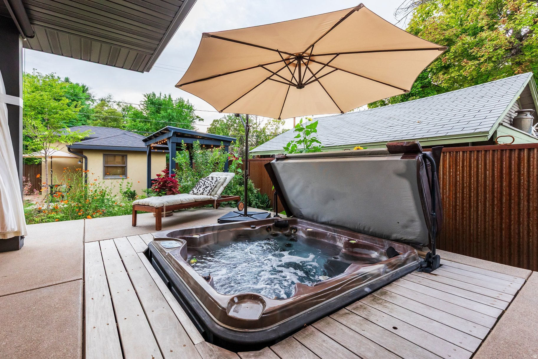 main property photo 28