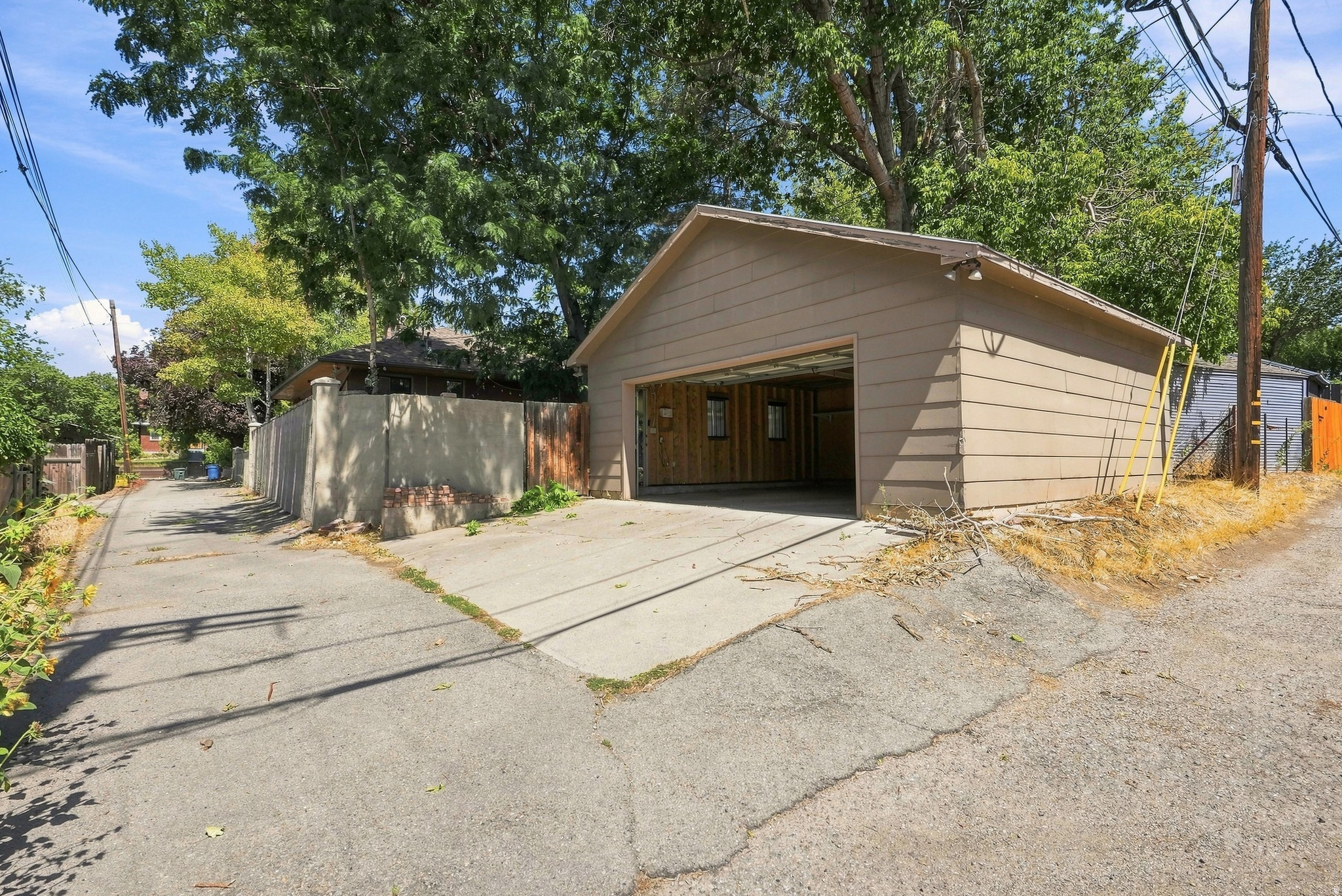 main property photo 33