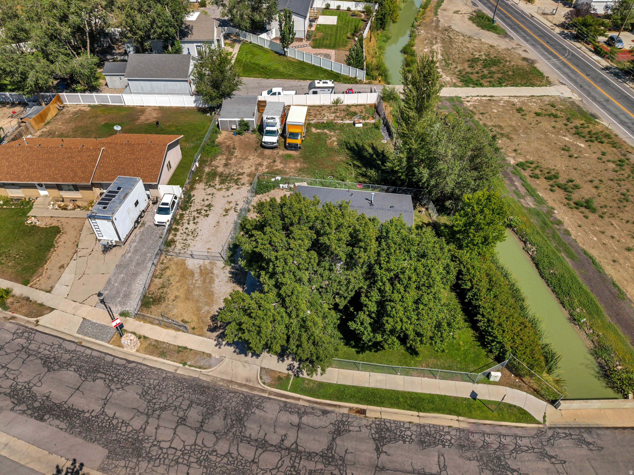 main property photo 32