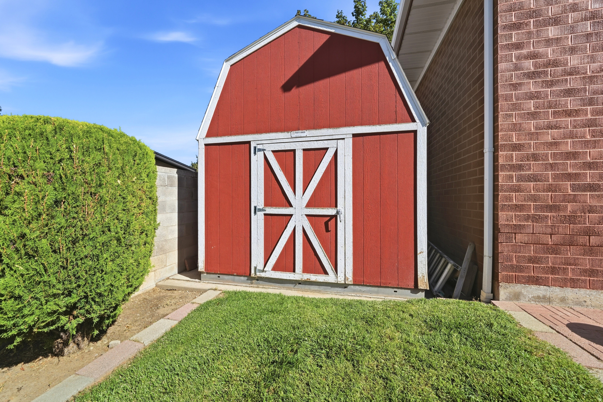 main property photo 32