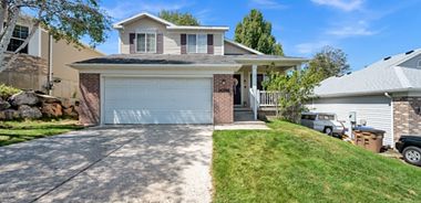 image of property with 4 Bed | 3 Bath | 1,924 Sqft