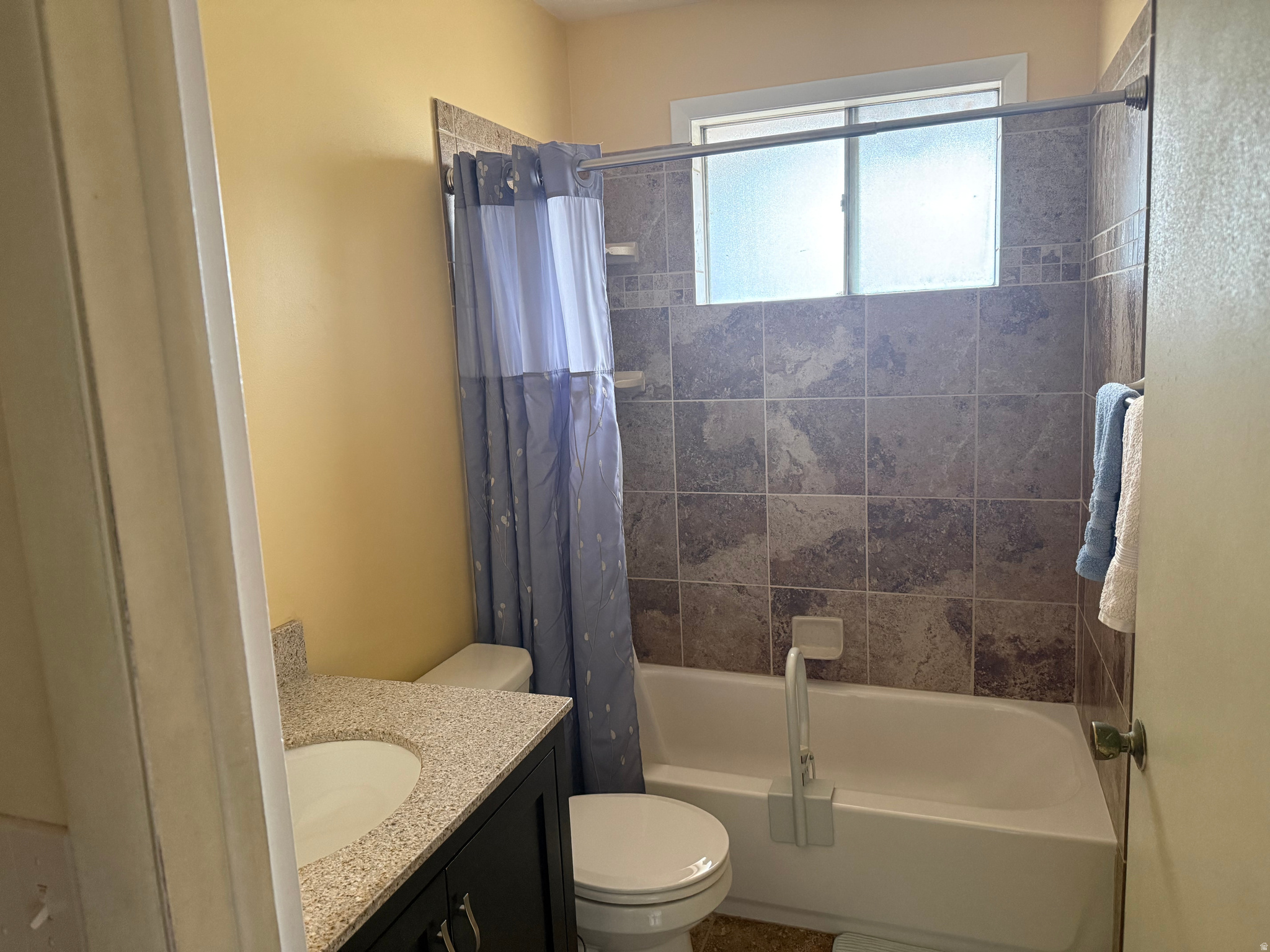 main property photo 11