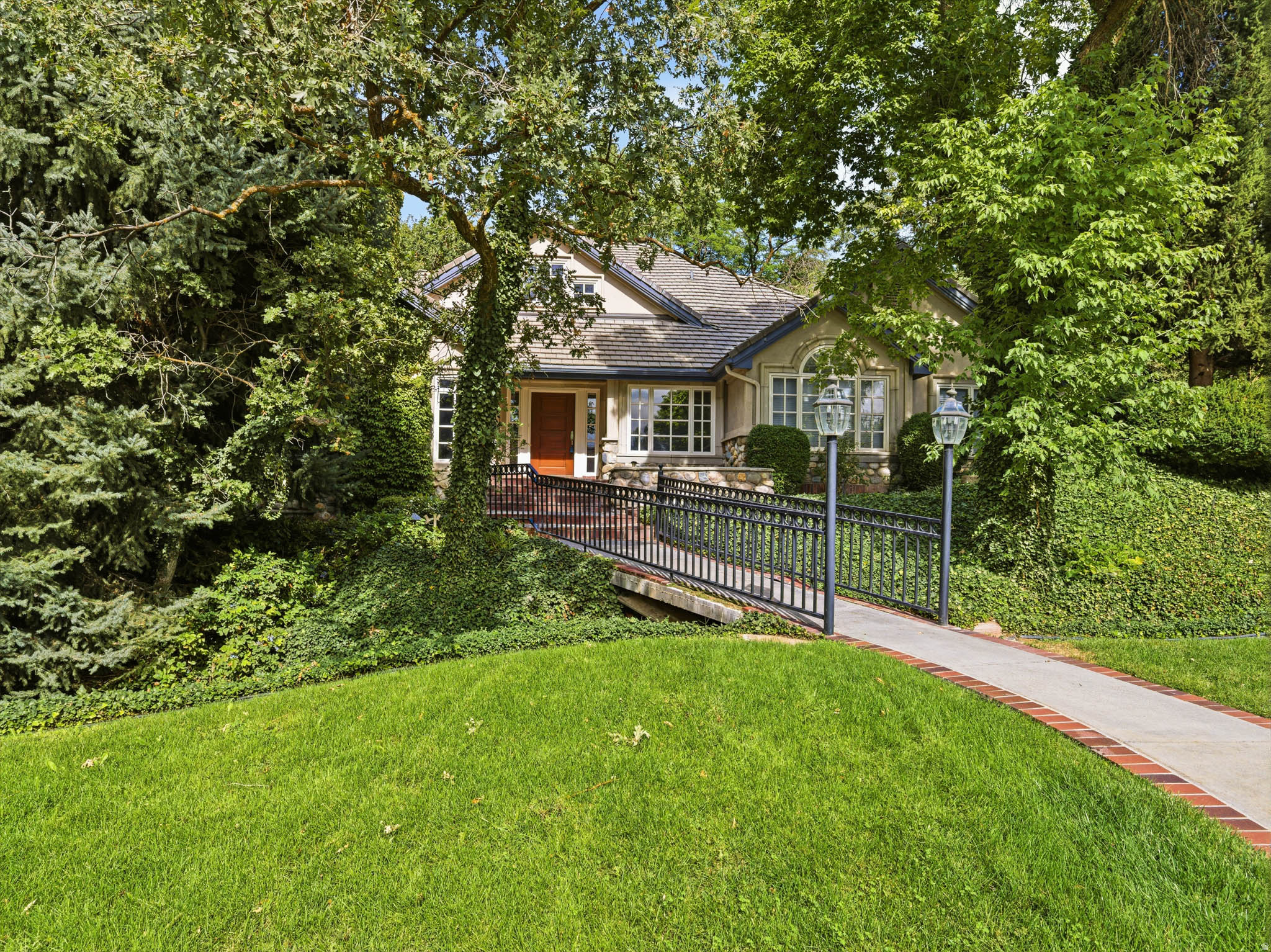 main property photo 2