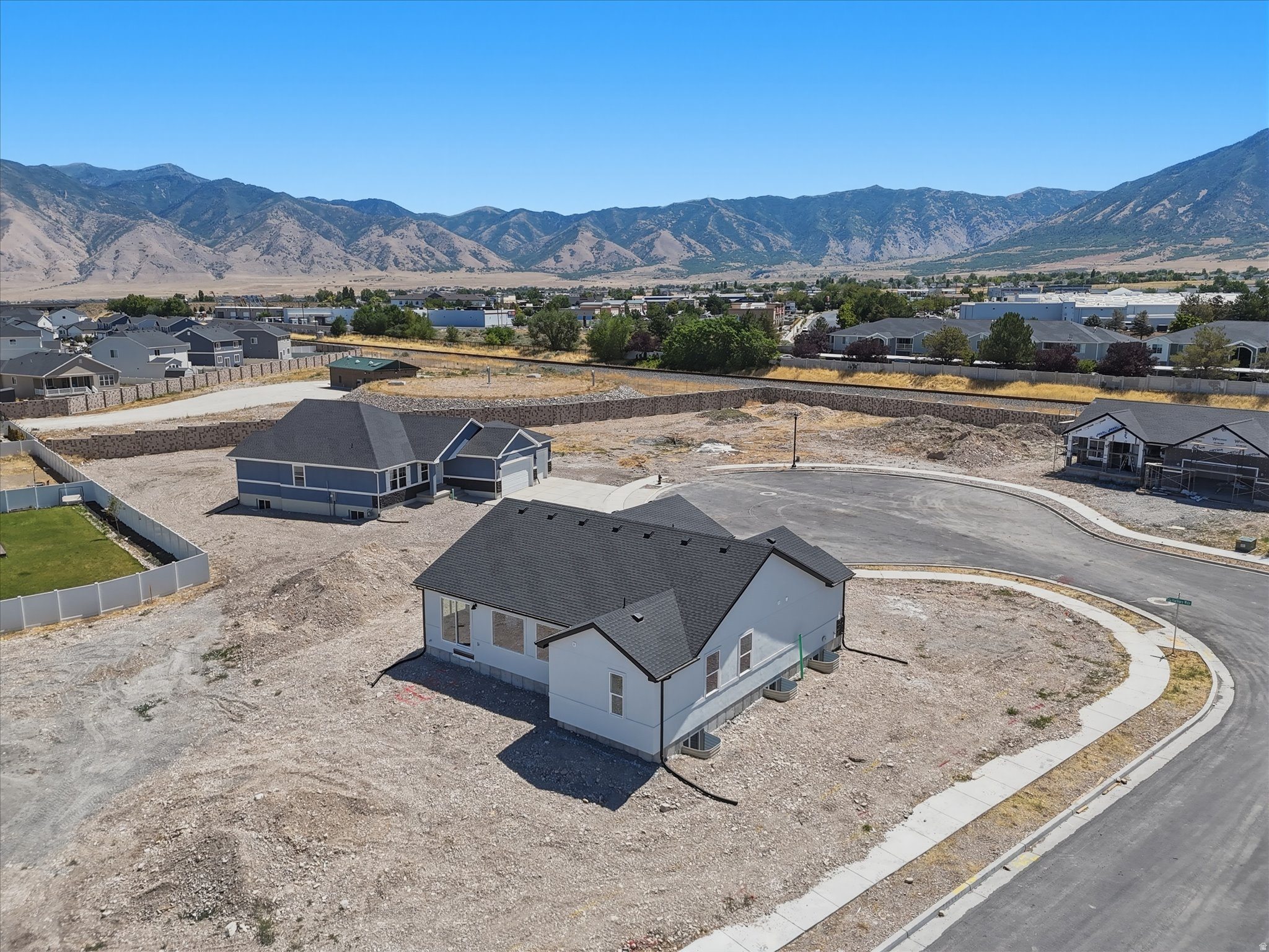 main property photo 25
