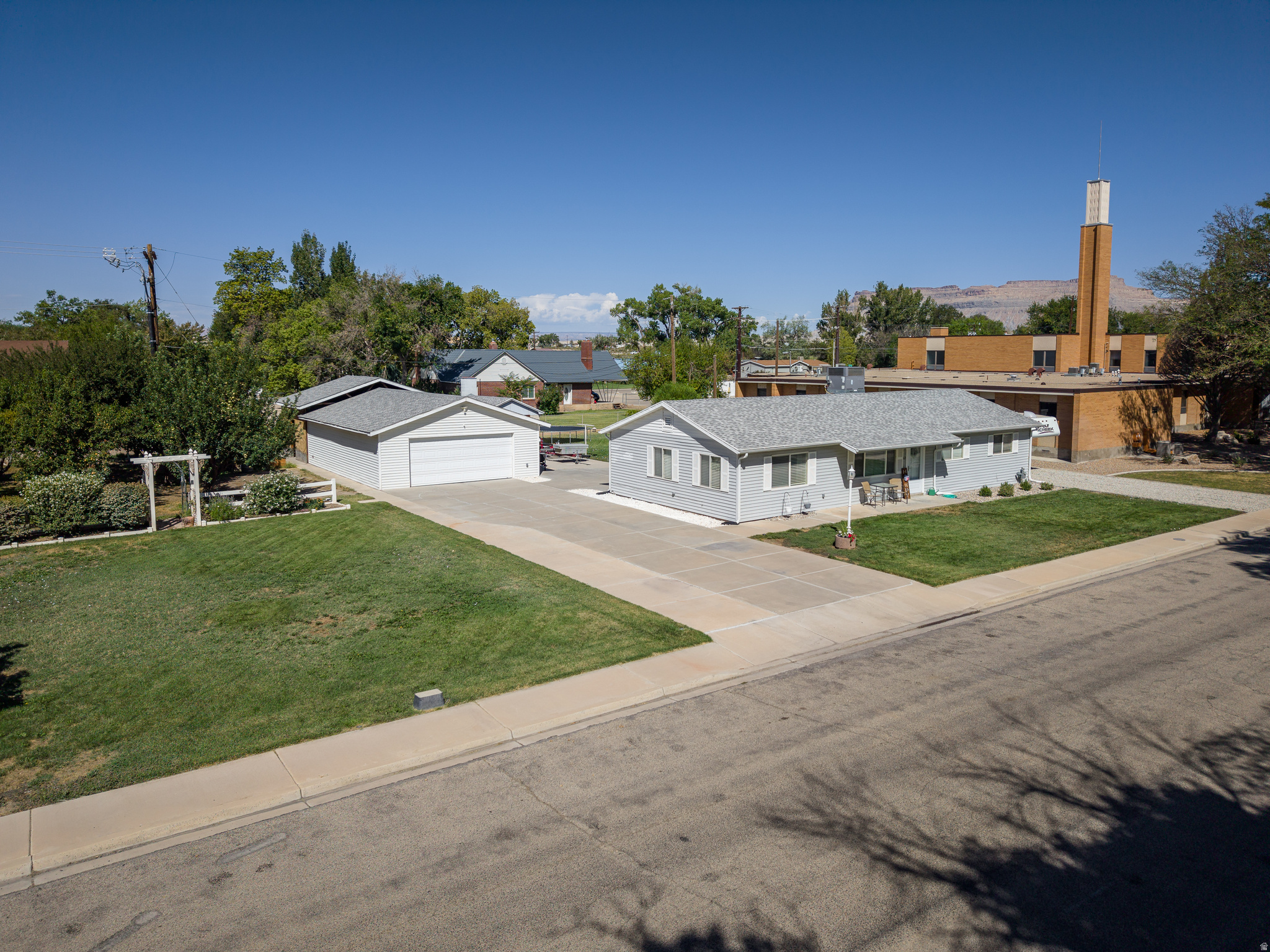 main property photo 39