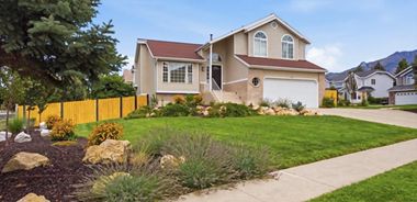 image of property with 3 Bed | 2 Bath | 2,216 Sqft