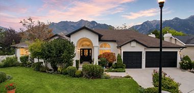 image of property with 6 Bed | 4 Bath | 4,738 Sqft