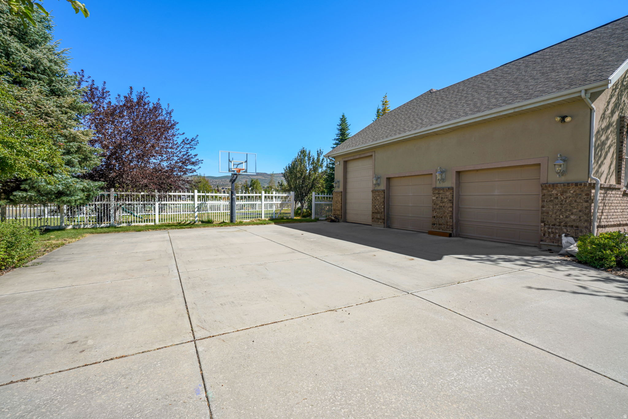 main property photo 79