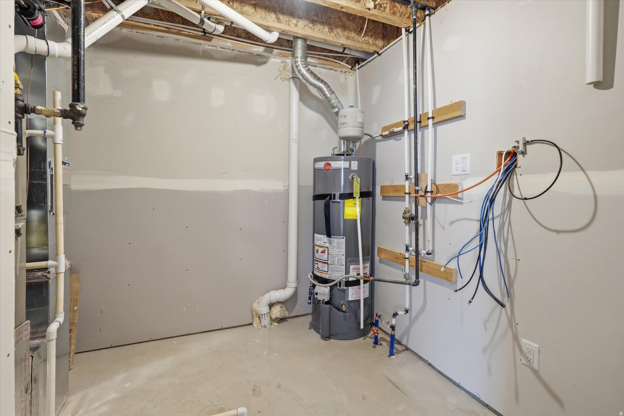main property photo 30