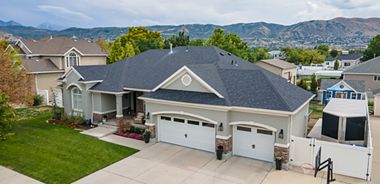 image of property with 6 Bed | 4 Bath | 4,820 Sqft