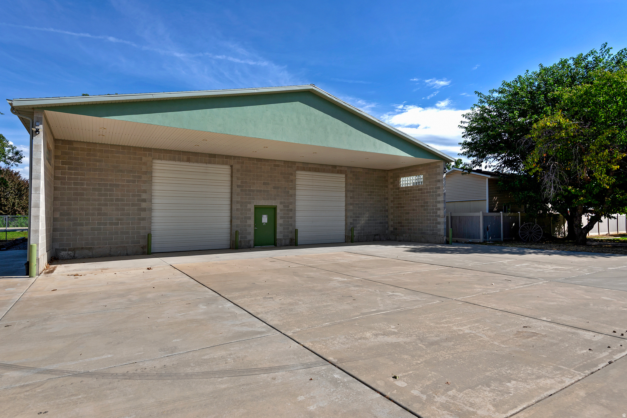 main property photo 23