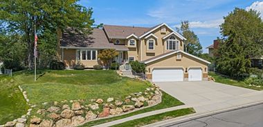 image of property with 6 Bed | 3 Bath | 3,571 Sqft
