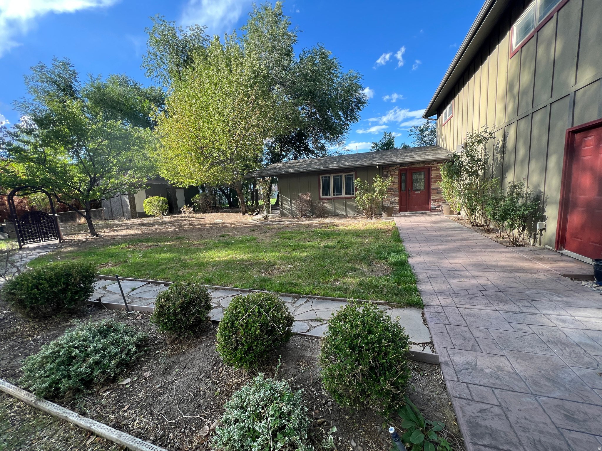 main property photo 33