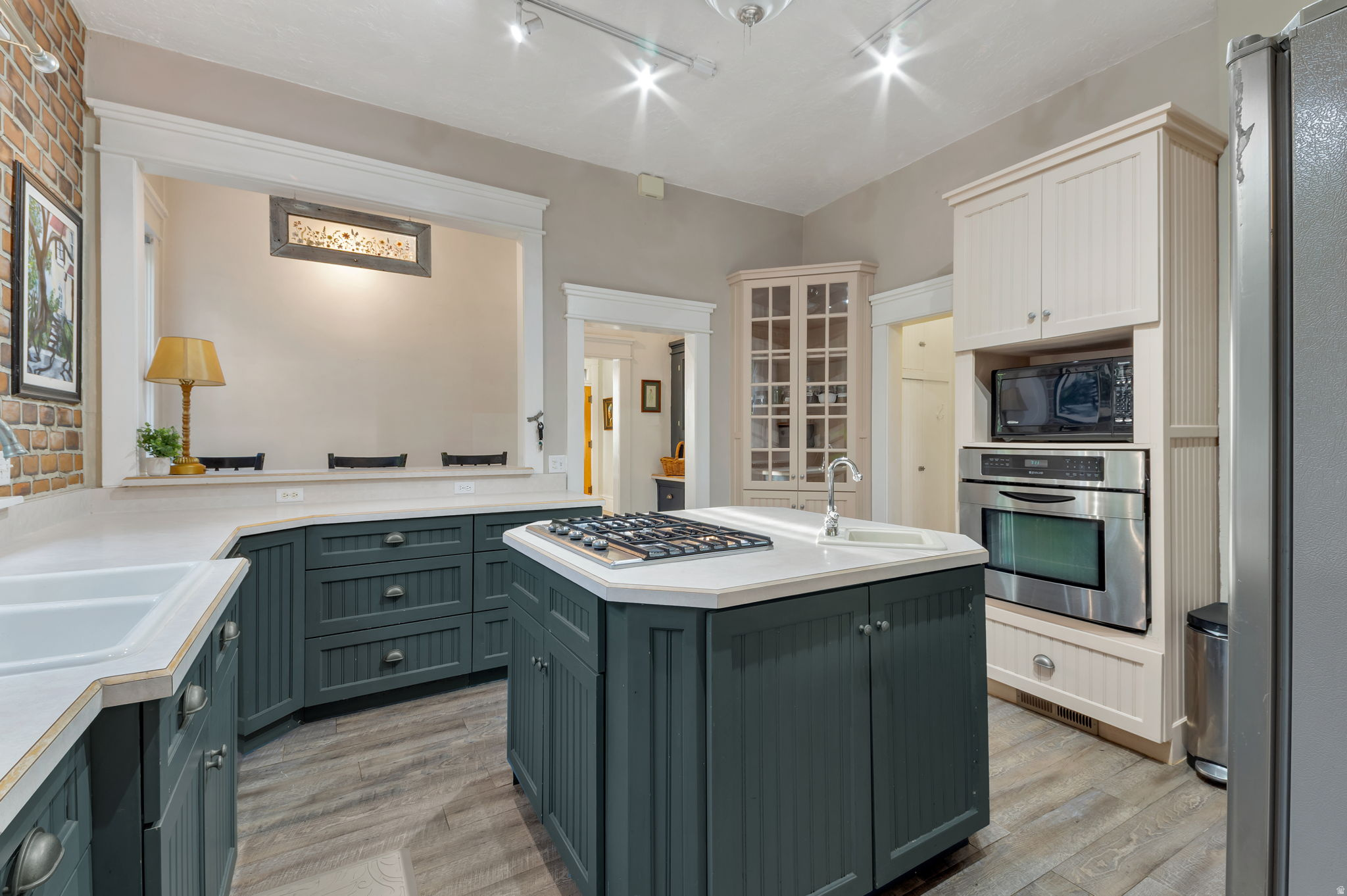 main property photo 6