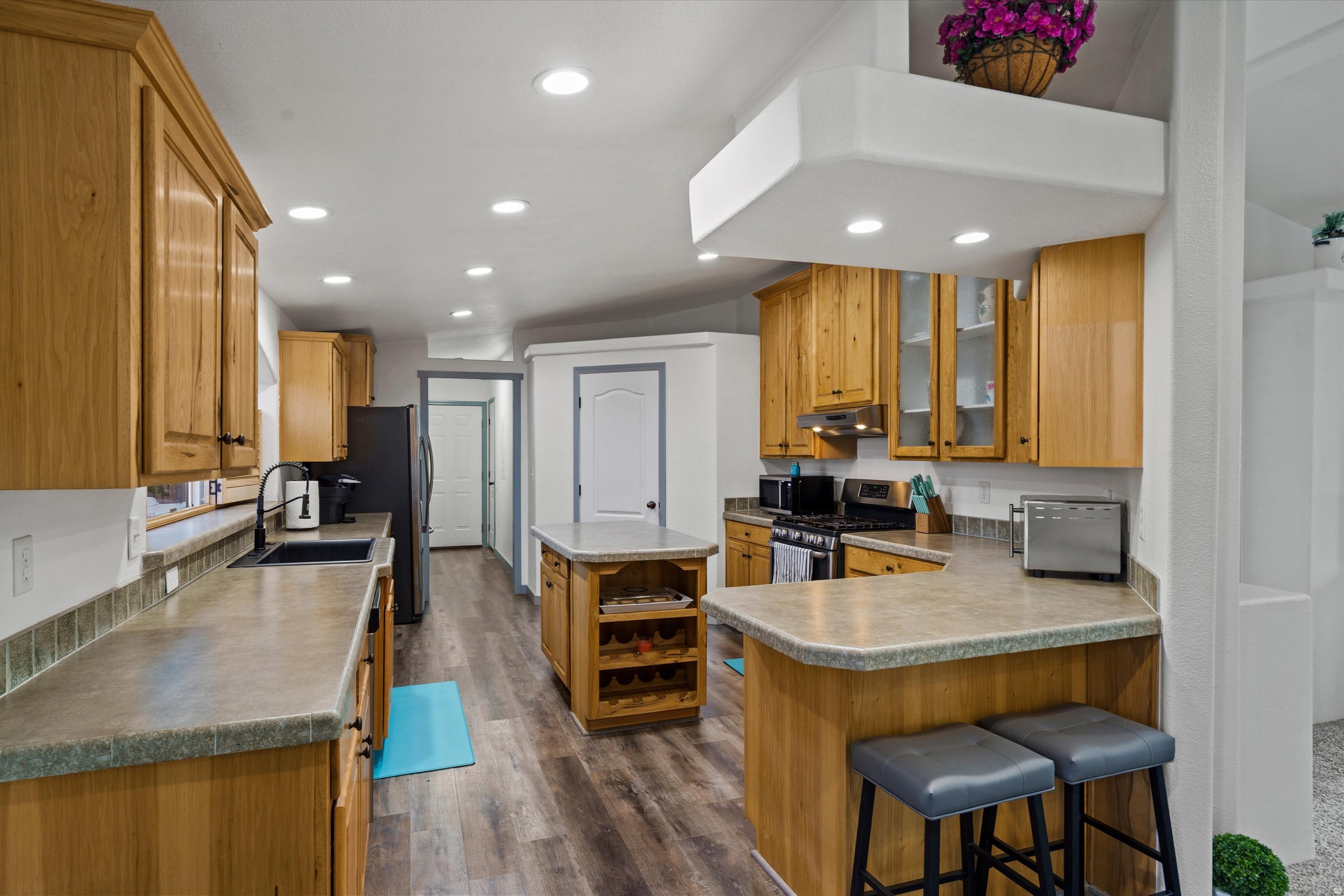main property photo 13