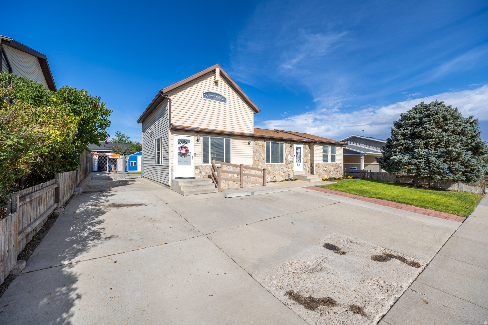 main property photo 37