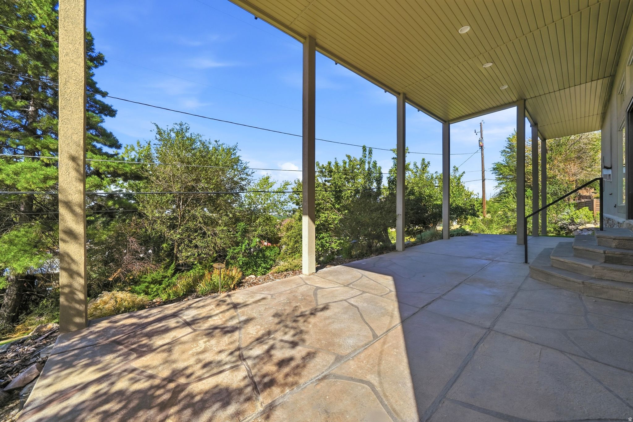 main property photo 32