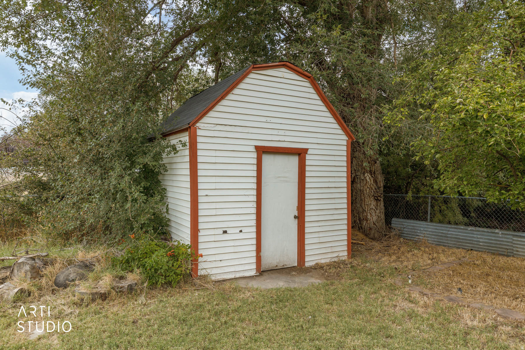 main property photo 32