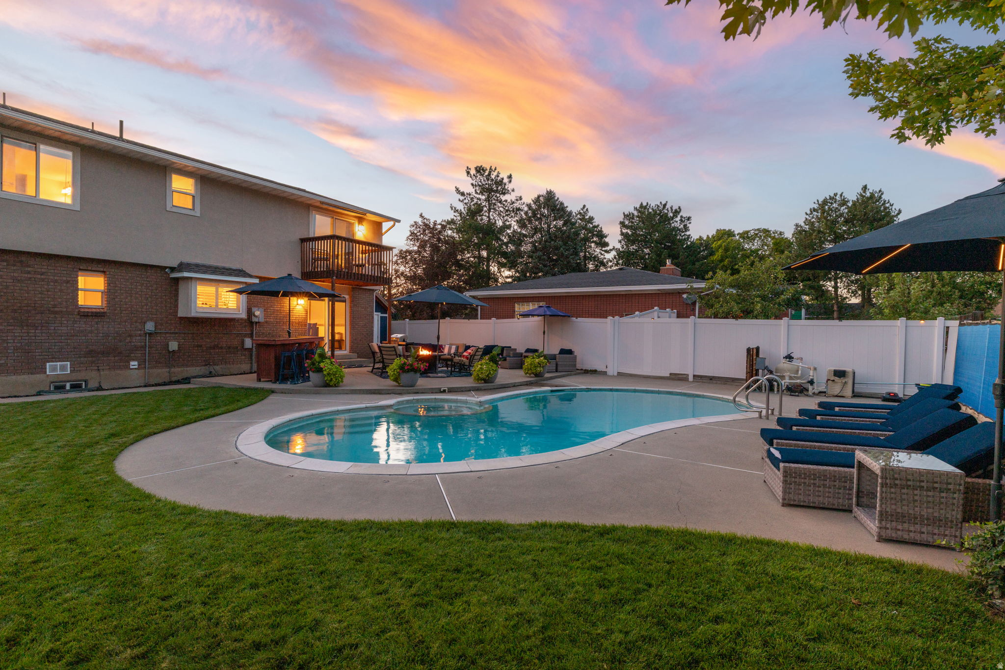 main property photo 45