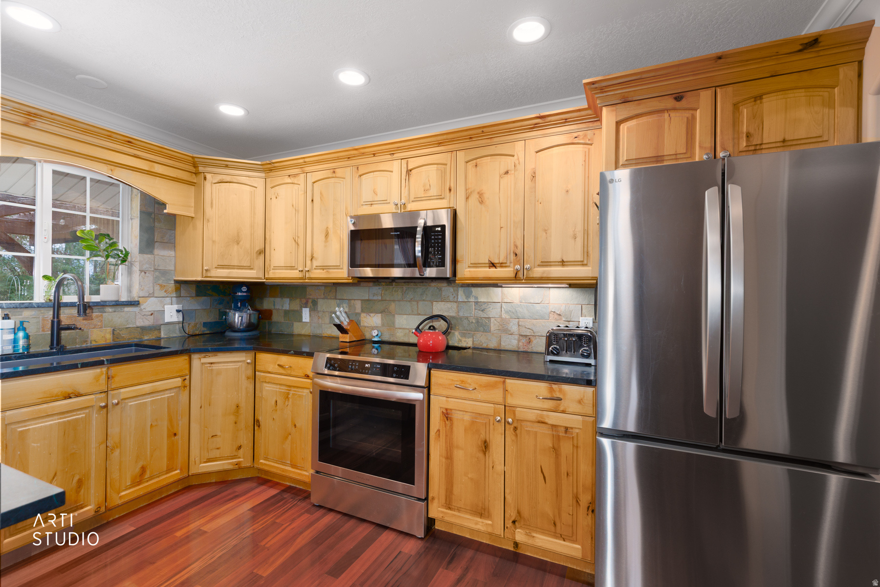 main property photo 16