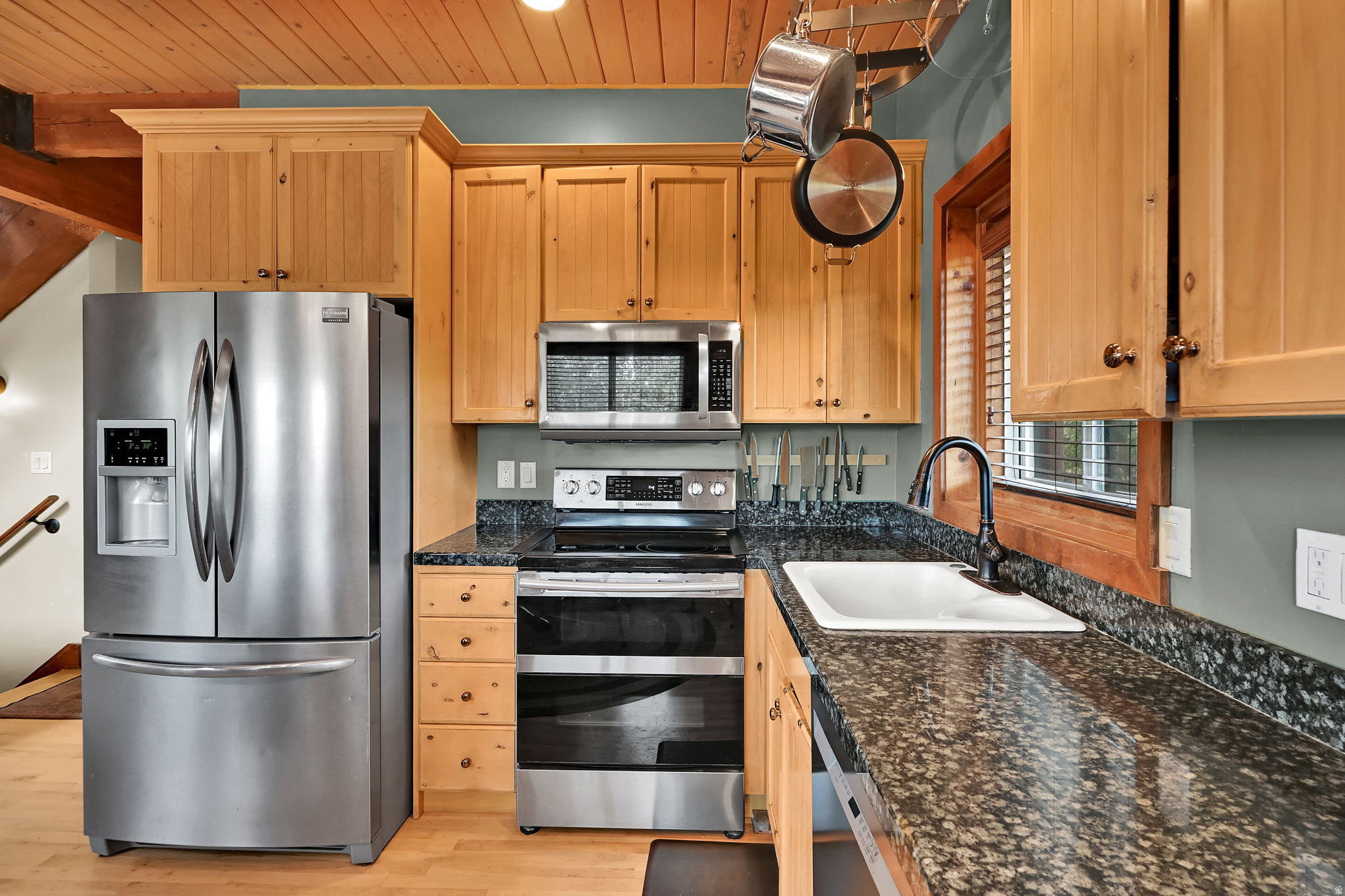 main property photo 12
