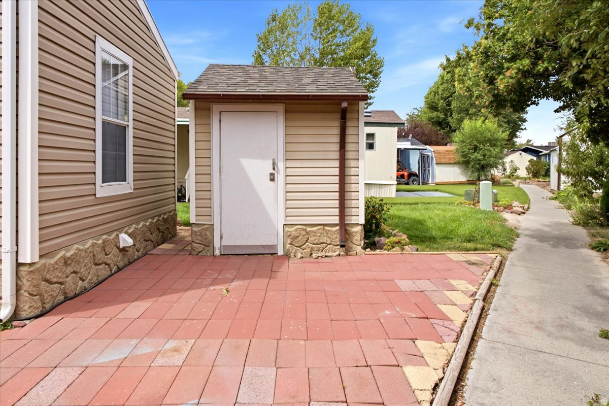main property photo 23