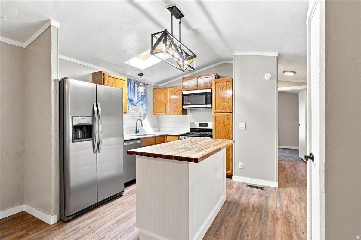 main property photo 6