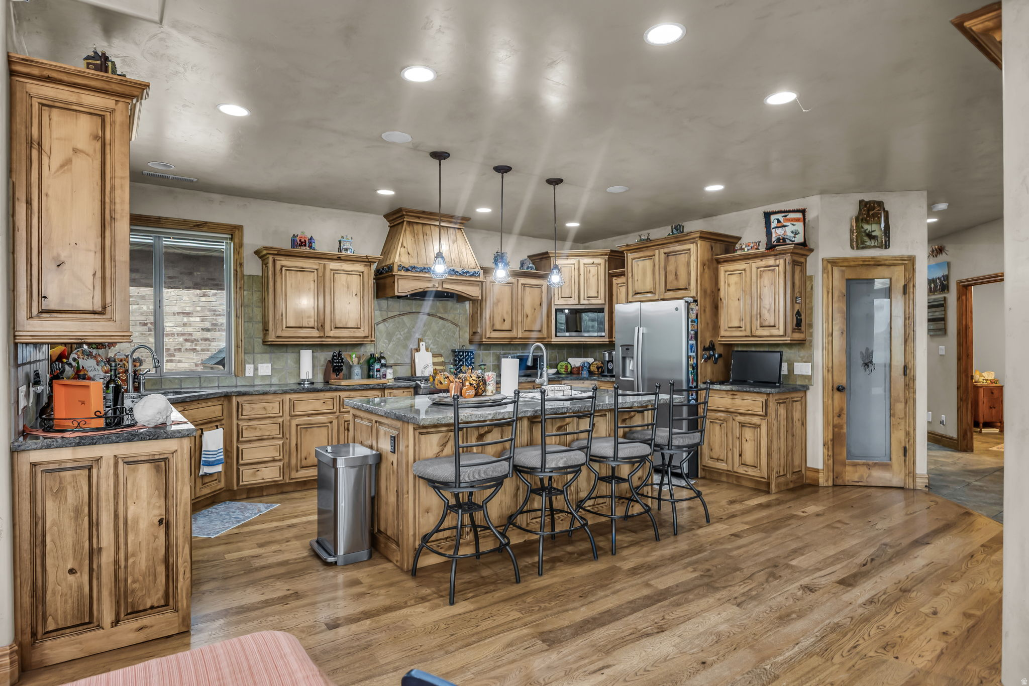 main property photo 25
