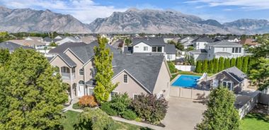 image of property with 5 Bed | 4 Bath | 4,442 Sqft